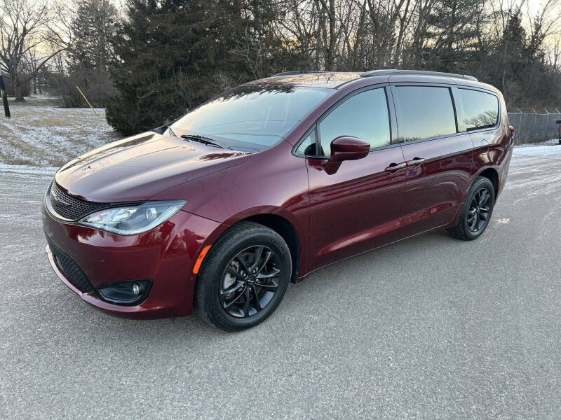 2020 Chrysler Pacifica AWD LAUNCH EDITION photo 2