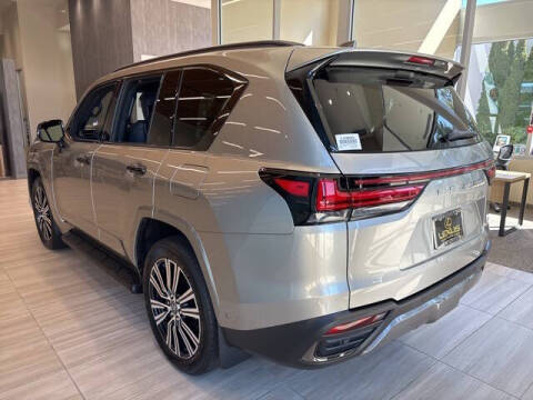 2025 Lexus LX 700h Luxury