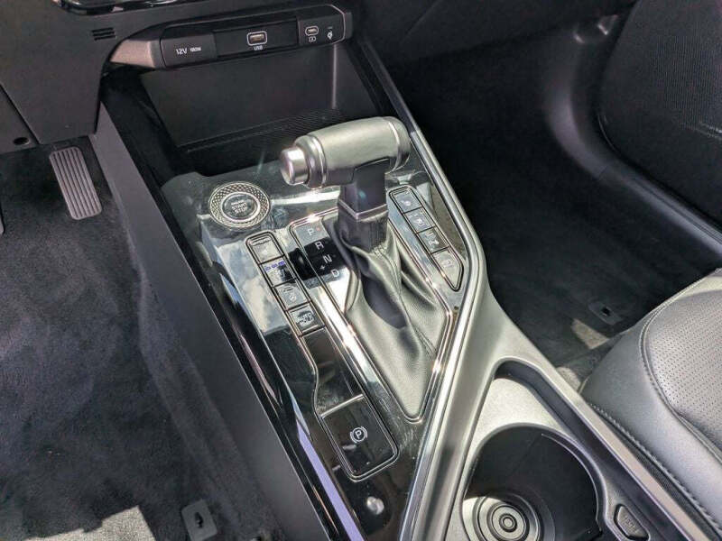 2024 Kia Niro SX