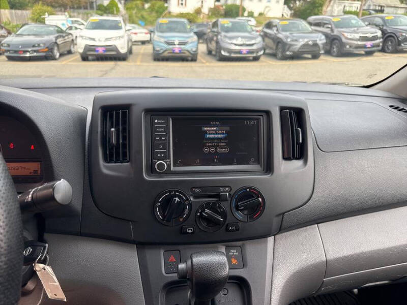 2020 Nissan NV200 SV