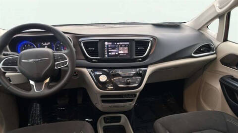 2022 Chrysler Voyager LX