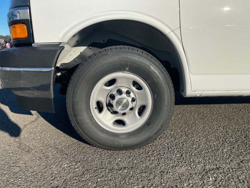 2025 Chevrolet Express 3500