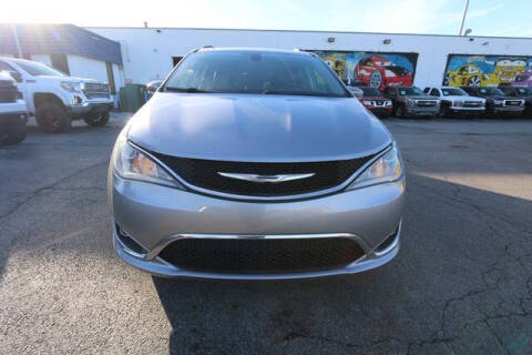 2017 Chrysler Pacifica Touring-L