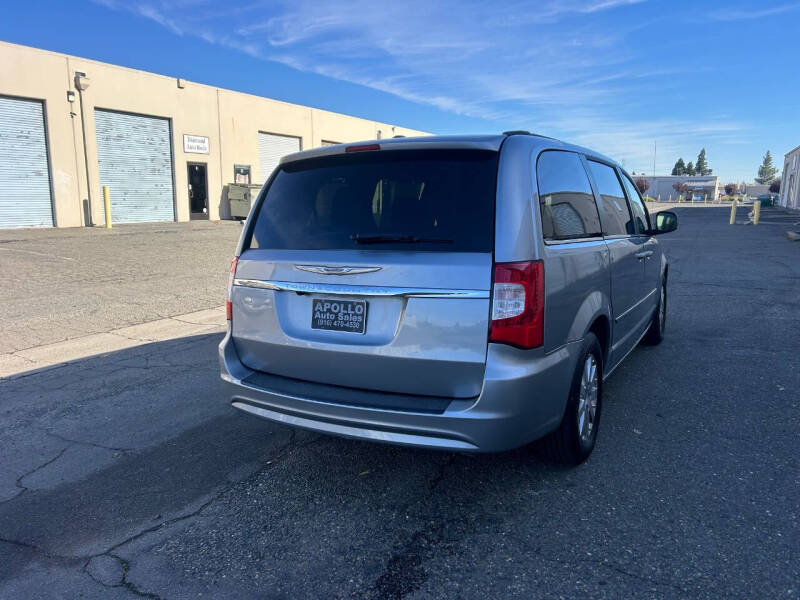 2015 Chrysler Town & Country Touring photo 5