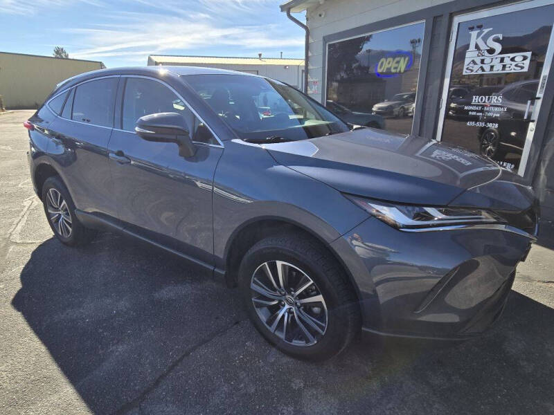 2024 Toyota Venza LE's photo