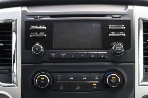 2017 Nissan Titan SV