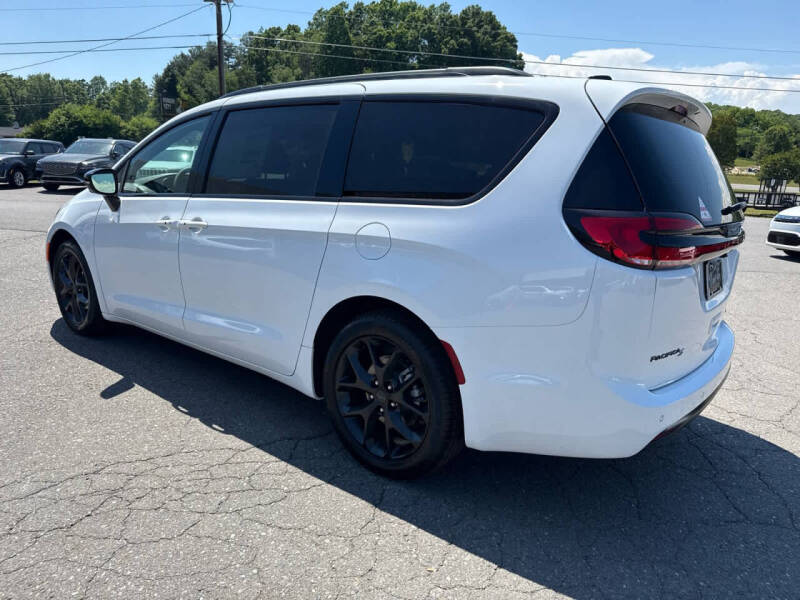 2027 Chrysler Pacifica Limited