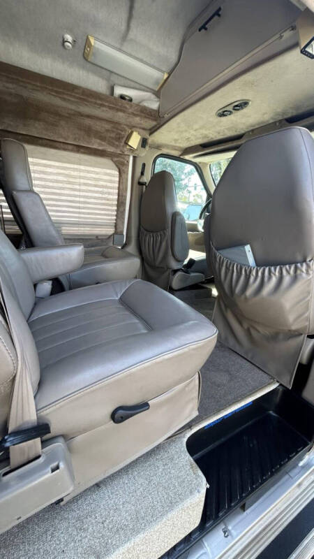 2002 Ford E-Series E-250 SD