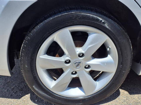 2012 Nissan Versa 1.8 SL