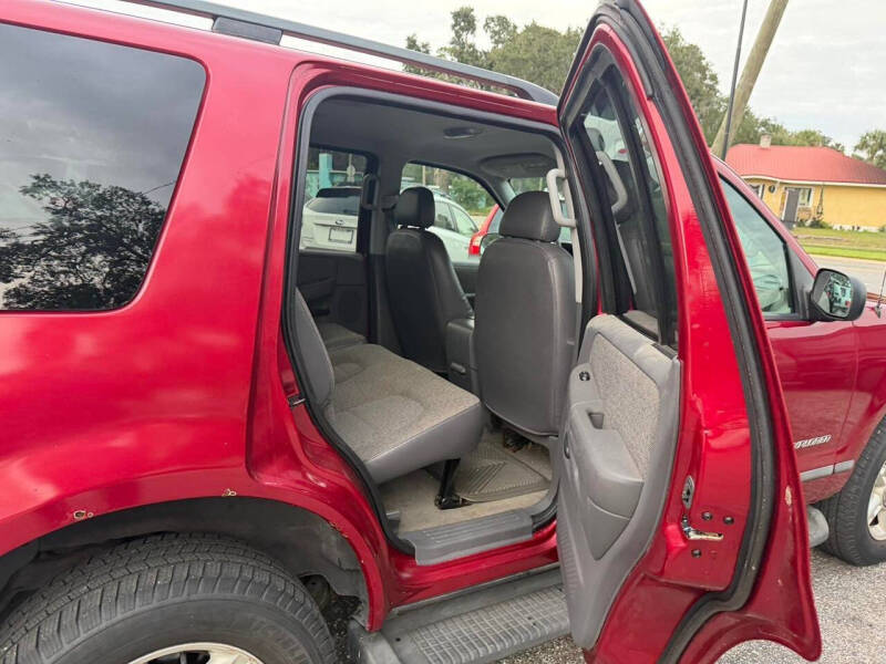 2004 Ford Explorer XLS