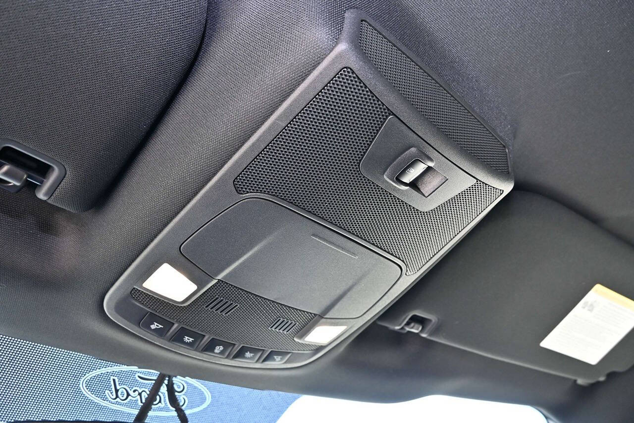 2017 Ford F-150 32