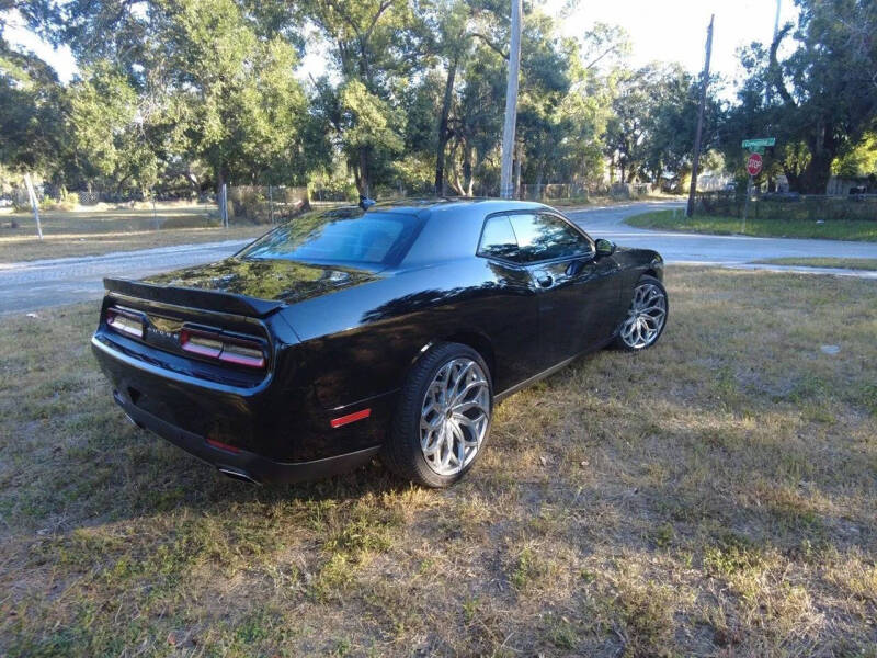 2017 Dodge Challenger SXT Plus