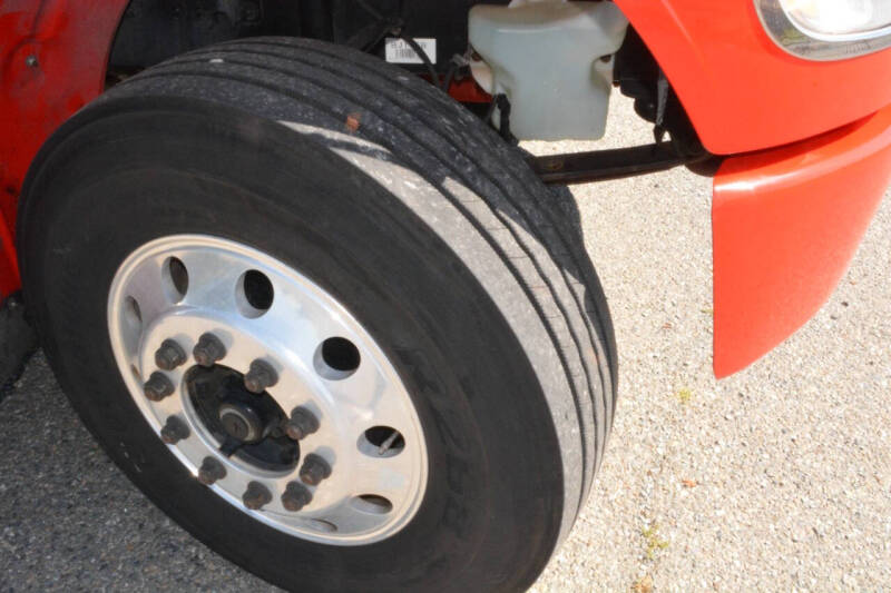2012 Freightliner M2 106