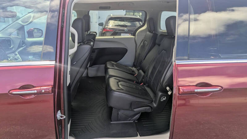 2017 Chrysler Pacifica Touring-L Plus