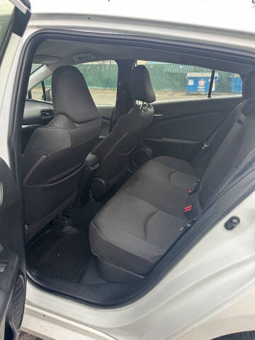 2022 Toyota Prius LE