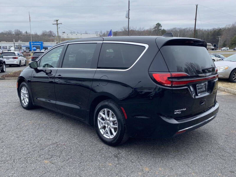 2024 Chrysler Pacifica Touring L