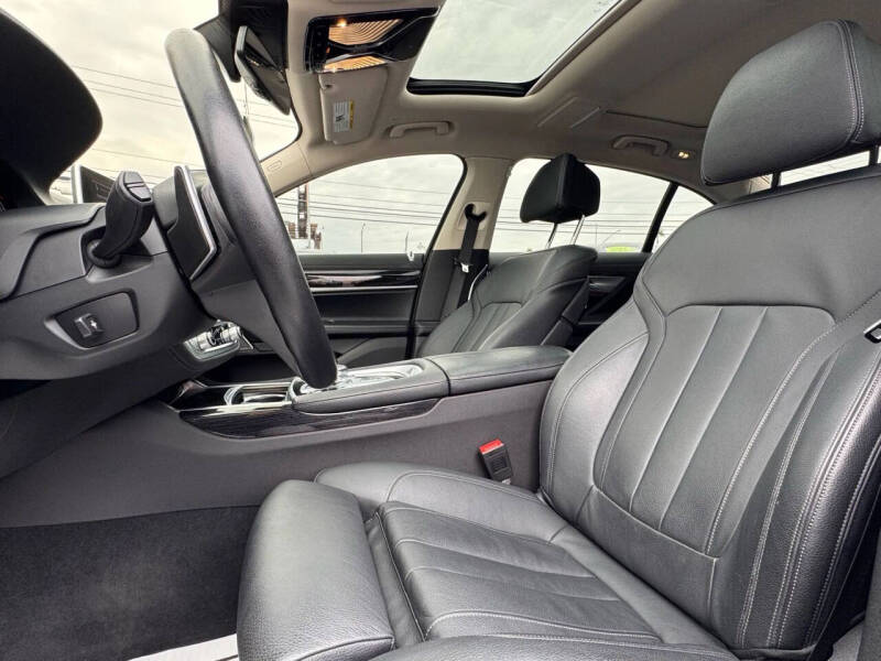 2022 BMW 7 Series 740i