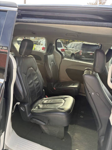 2017 Chrysler Pacifica Touring-L Plus