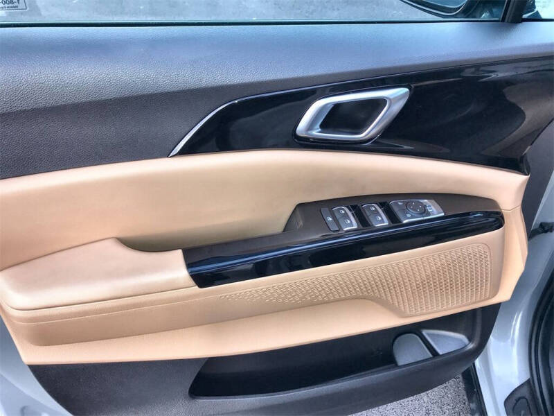 2024 Kia Carnival EX