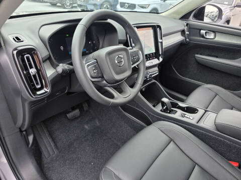 2026 Volvo XC40 B5 Core