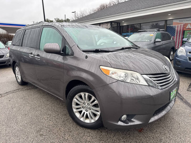 2012 Toyota Sienna XLE 7-Passenger Auto Access Seat