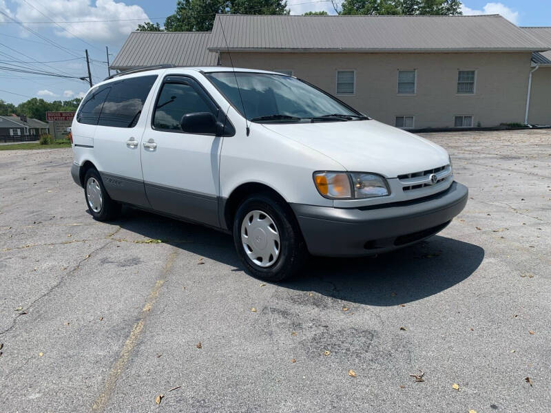 1999 Toyota Sienna for sale at TRAVIS AUTOMOTIVE in Corryton TN