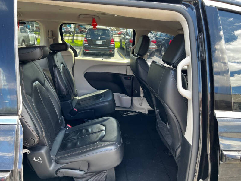 2020 Chrysler Pacifica Touring L