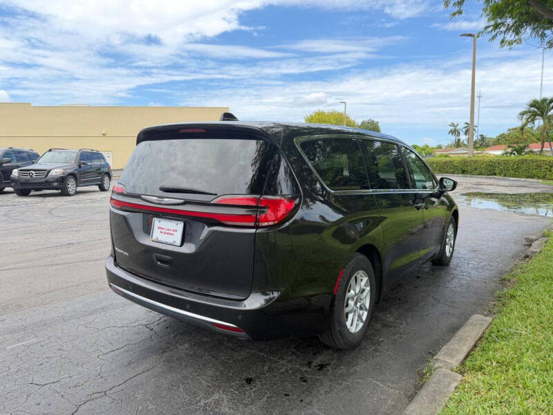 2023 Chrysler Pacifica Touring L