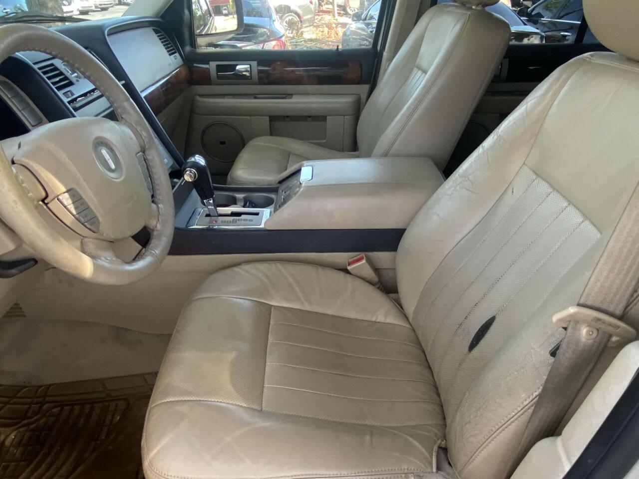 2005 Lincoln Navigator  - $8,750