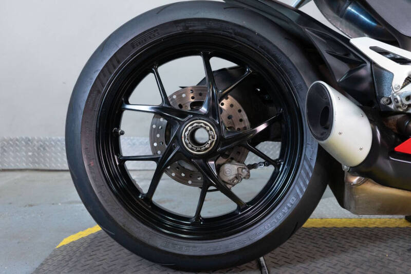2023 Ducati Panigale V2