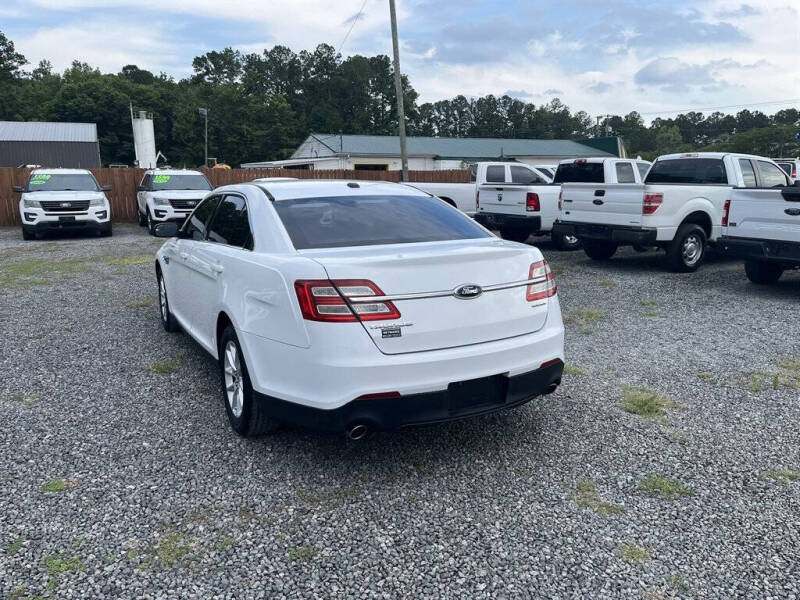 2014 Ford Taurus SE