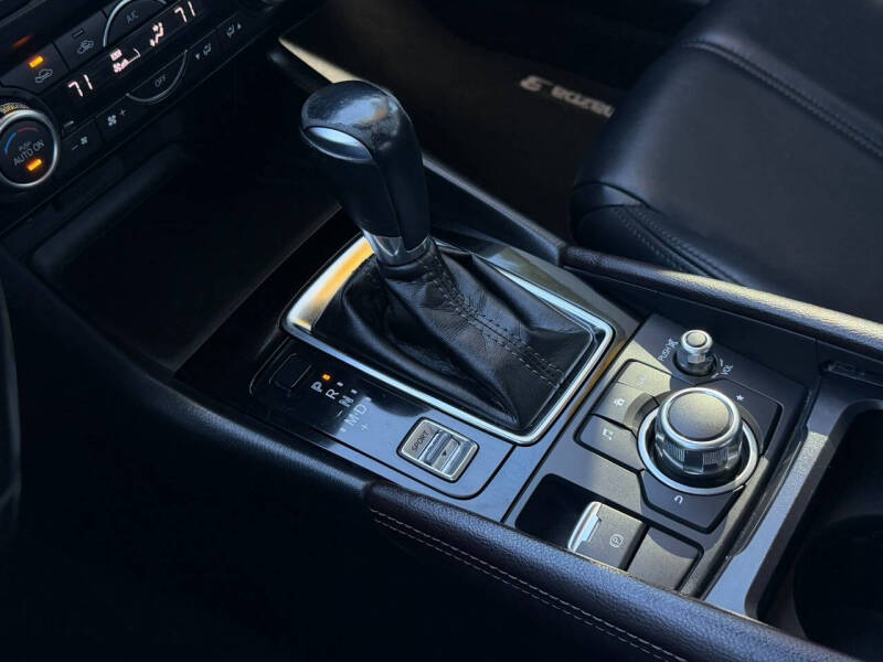 2018 Mazda MAZDA3 Touring