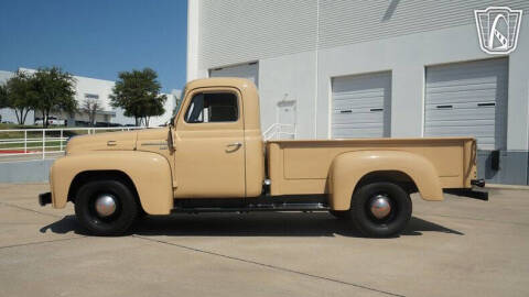 1951 International L 110
