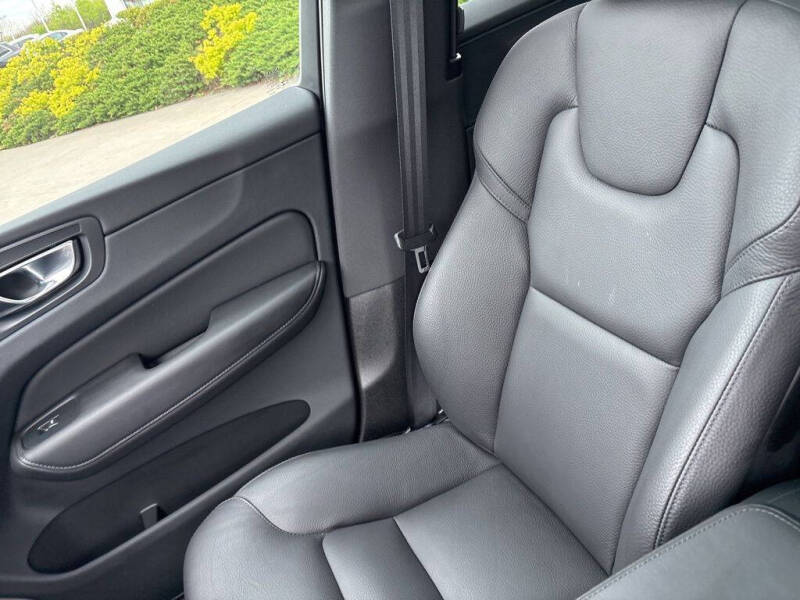 2023 Volvo XC60 B5 Plus Bright Theme