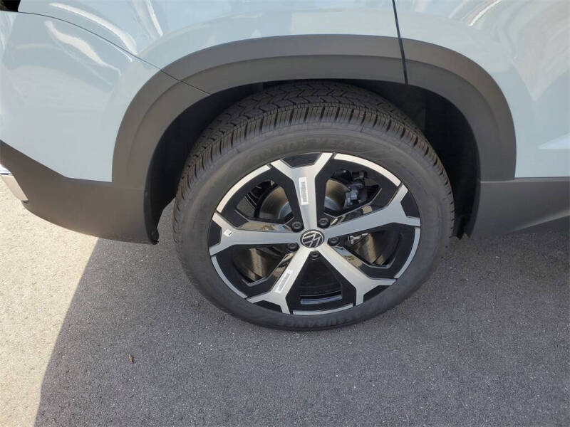 2025 Volkswagen Taos SEL 4Motion