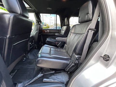 2017 Lincoln Navigator Select