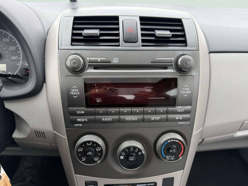 2011 Toyota Corolla LE