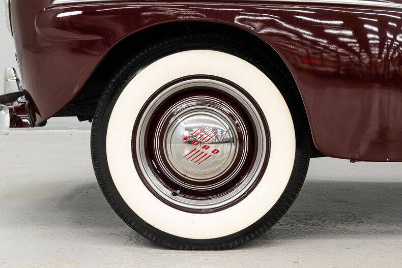 1946 Ford Super Deluxe