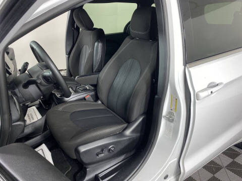 2024 Chrysler Pacifica Touring