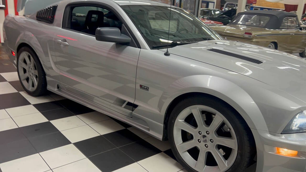 2006 Ford Mustang 30