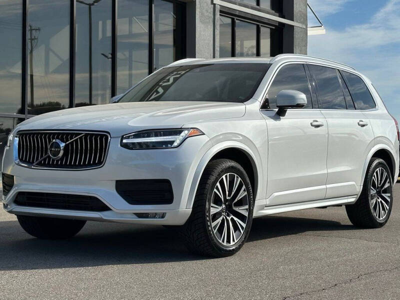 2022 Volvo XC90 T6 Momentum 7-Passenger