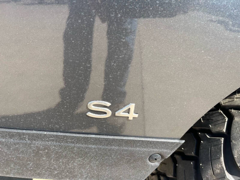 2024 E-Z-GO Express 4