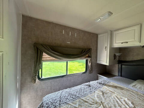 2005 Freightliner XCS Chassis