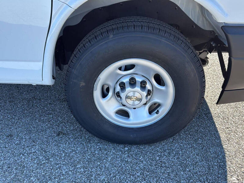 2025 Chevrolet Express 2500