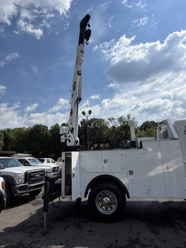 2001 Peterbilt 330
