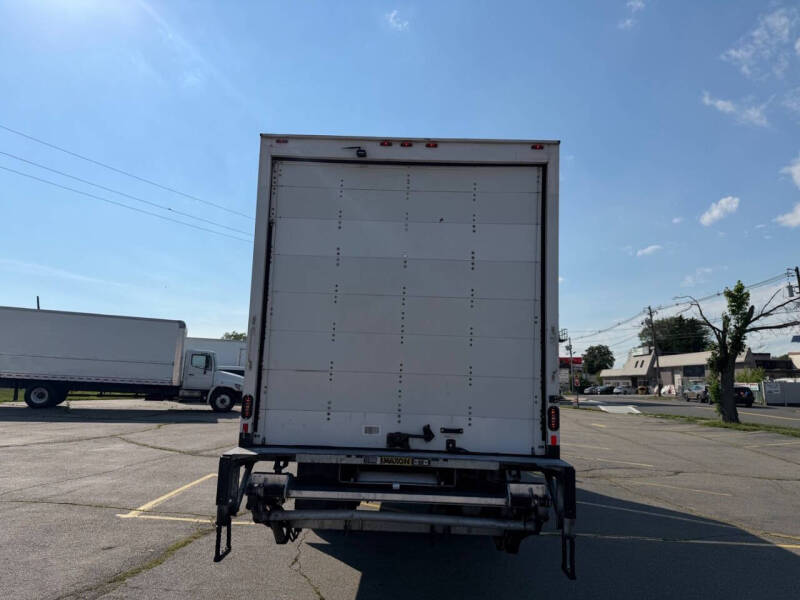 2021 Freightliner M2 106
