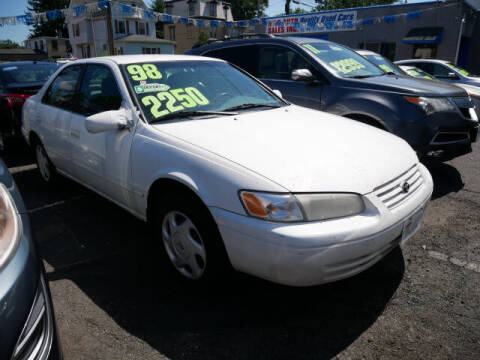 1998 Toyota Camry for sale at M & R Auto Sales INC. in North Plainfield NJ