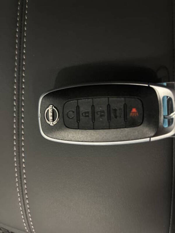 2025 Nissan Pathfinder SV