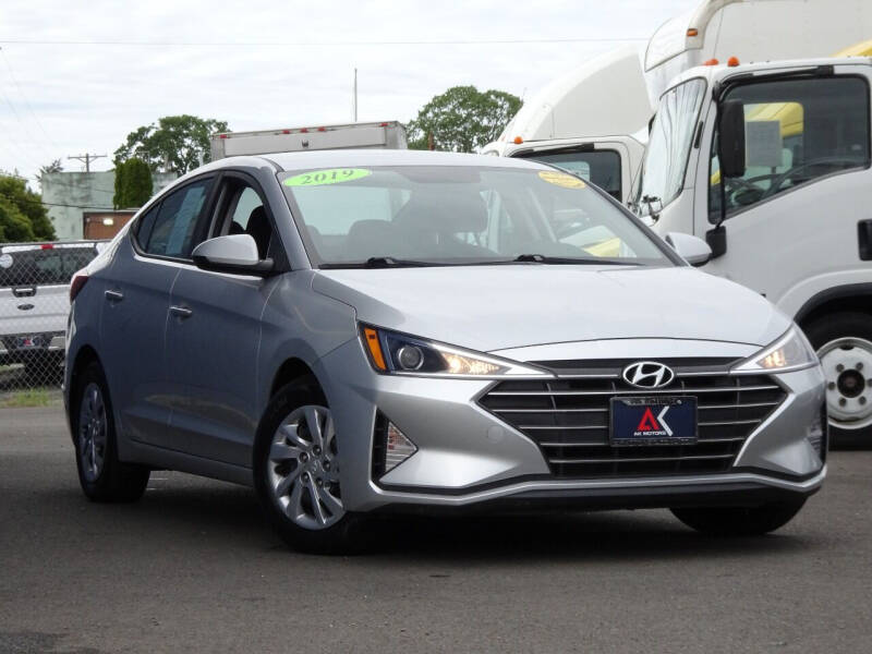 2019 Hyundai Elantra null photo 3