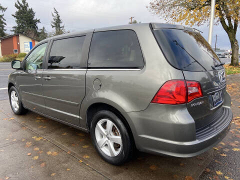 2010 Volkswagen Routan SE